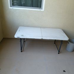 Adjustable Table 