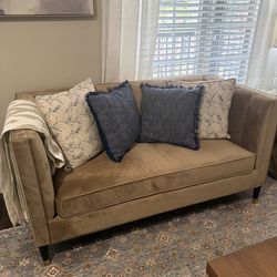 Leanna Channel Tufted Velvet Loveseat