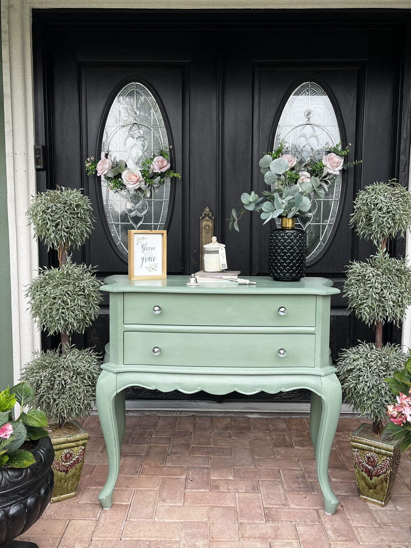 Gorgeous Farmhouse style 2 drawer dresser / console table / Buffett server/  side table Furniture