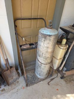 Large oxygen acetylene tank with cart welding gas