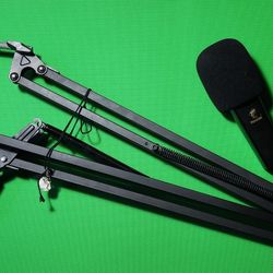 USB-C Mic & Boom Arm Bundle