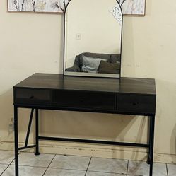 Vanity/Desk With Mirror 