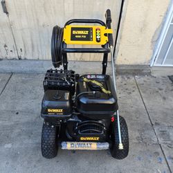 Dewalt 4000 PSI 3.5 GPM Cold Water Gas Pressure Washer with DeWalt 338cc Engine