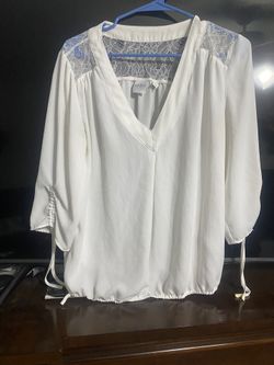 White blouse size medium must pick up near Coors and Rio bravo