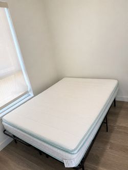 Queen size Mattress USC Grad Sale