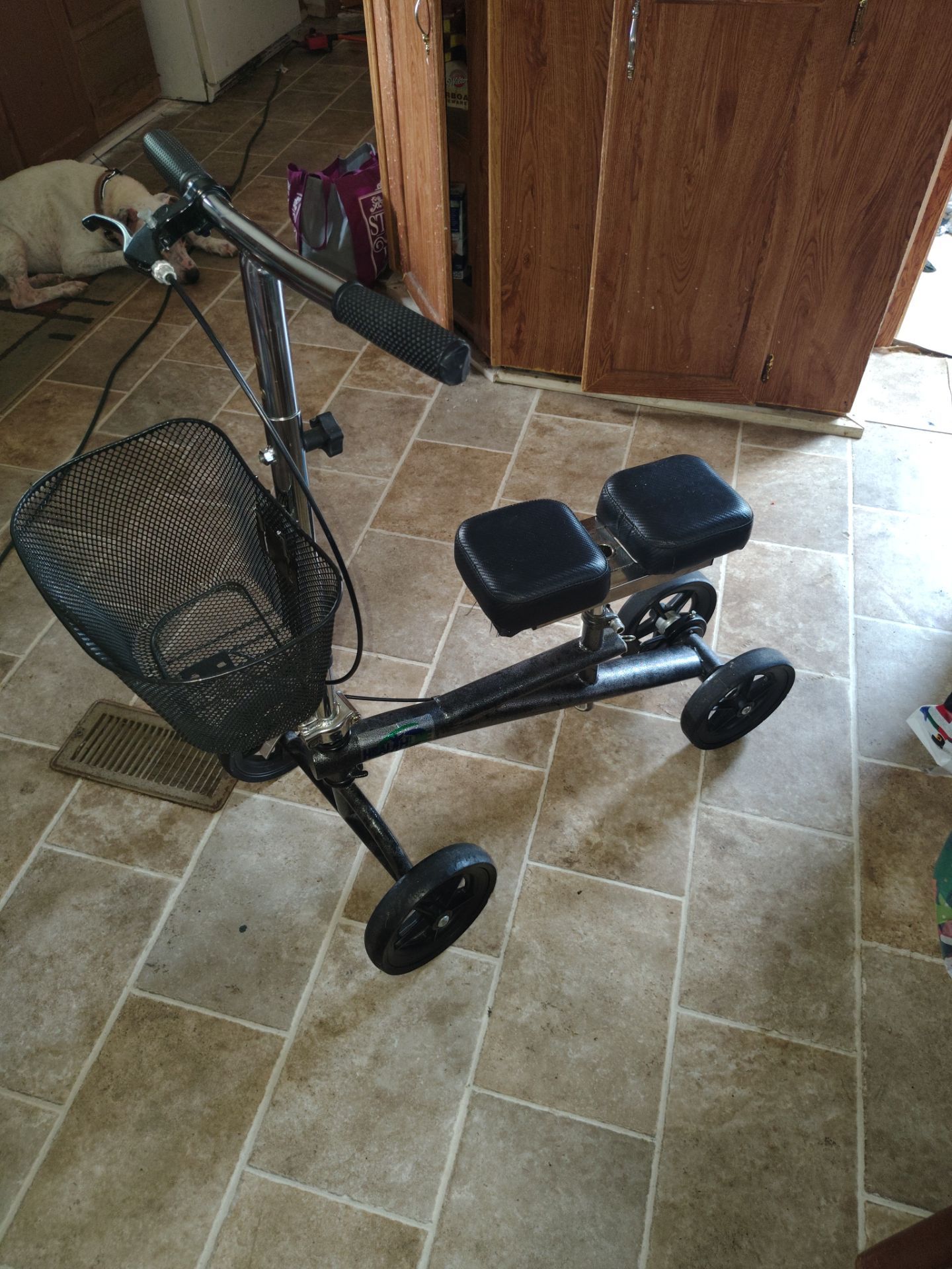 Knee scooter