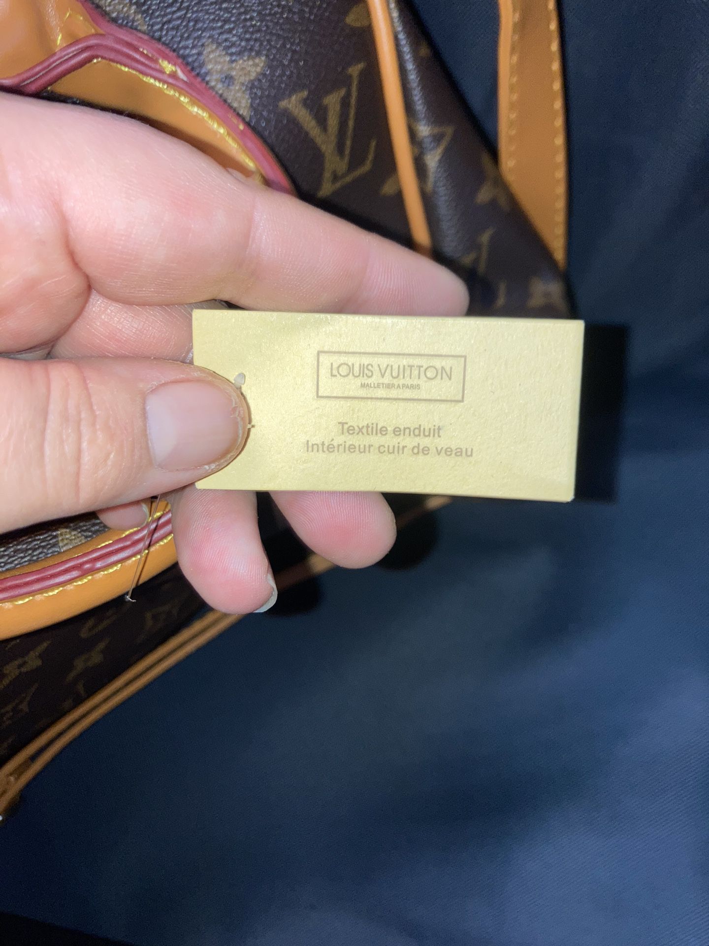 Authentic Louis Vuitton  Crossbody Bag for Sale in Forest Hills, TN -  OfferUp