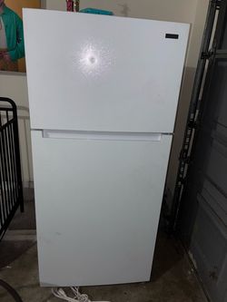 White Top-Freezer Refrigerator