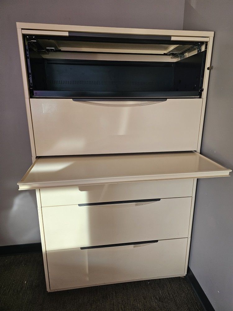 5 Drawer Locking Cabinet