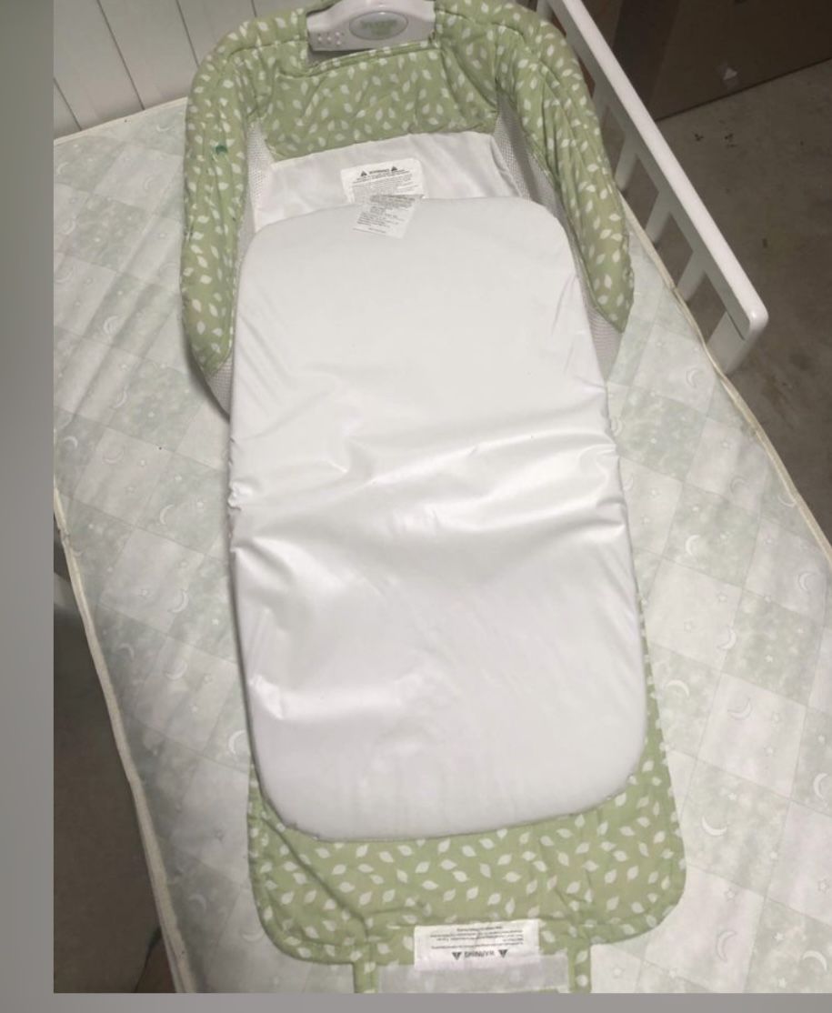 BABY DELIGHT SNUGGLE NEST -GREEN -- PORTABLE INFANT SLEEPER just open for pics