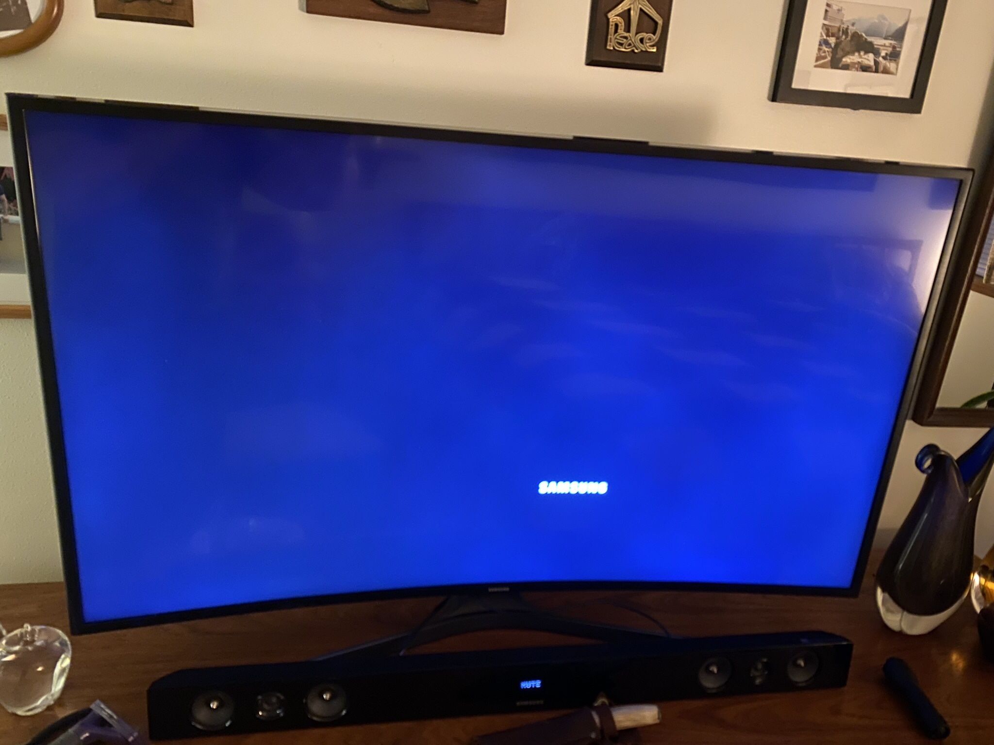 Samsung 50β 4K Curved Smart TV & Soundbar With Subwoofer