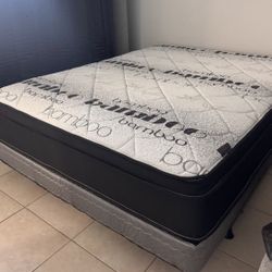 Queen mattress pillow top set with box spring (2pc - new) 