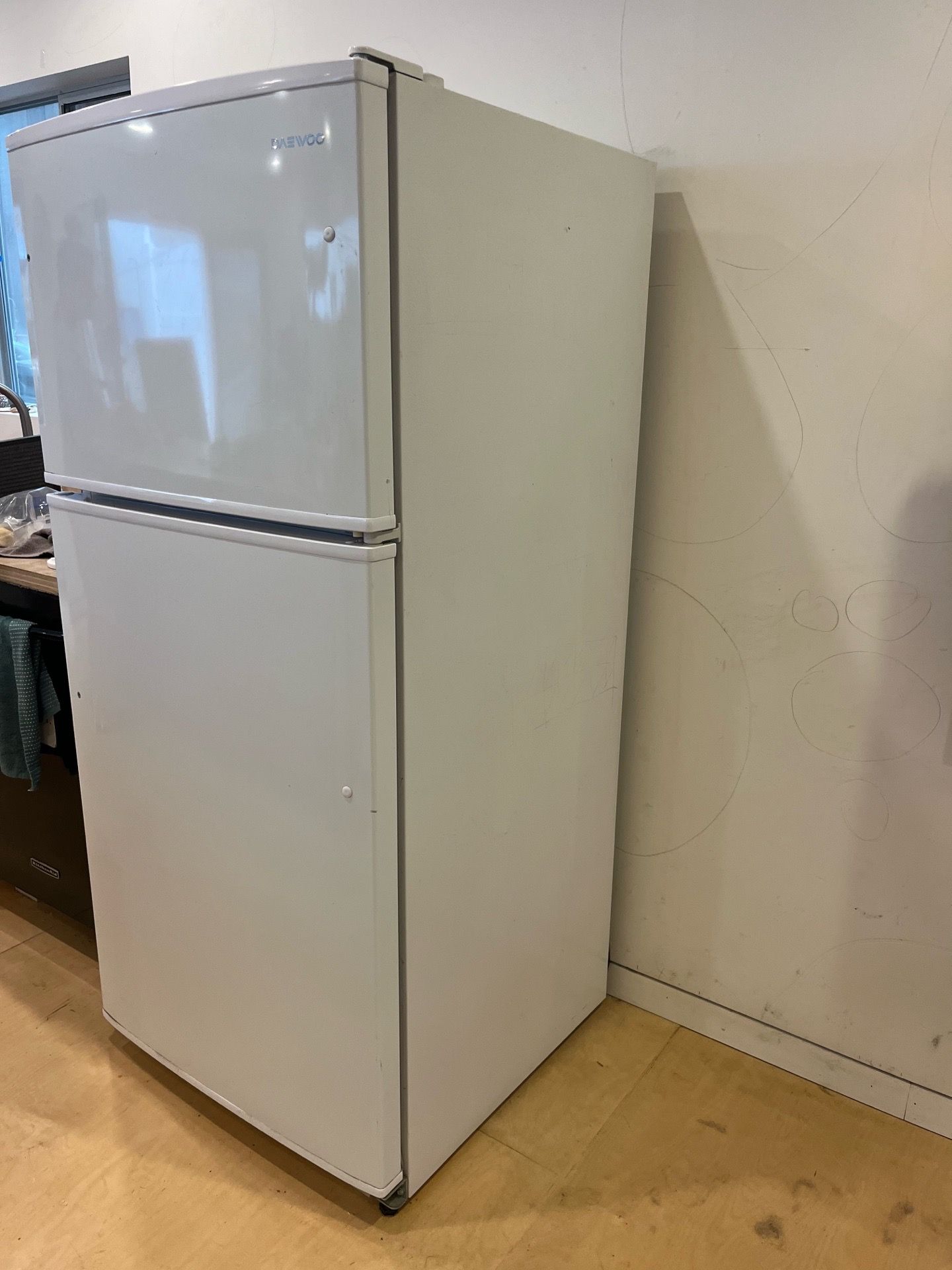 Daewoo white refrigerator 18cu ft