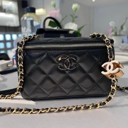 New black shoulder bag