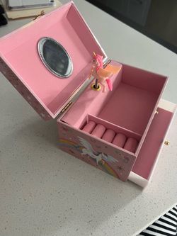 Wind up music jewelry box
