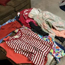 Huge Pile Of Girls Sized Tops (s,m,l) (31 Pieces Of Clothing)