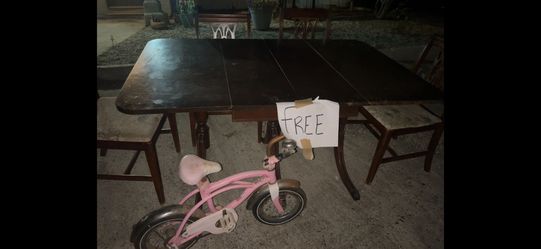 Free Dining Table Curb Alert