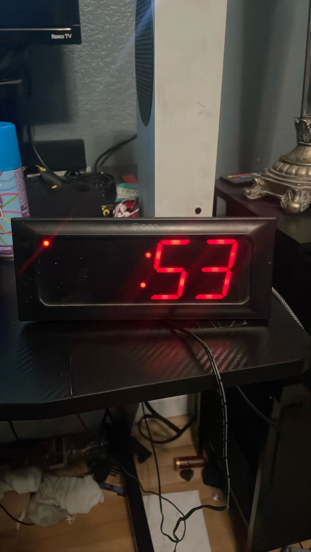 Traditional Alarm Clock Plays Am/fm Radio And Has 2 Alarms $10