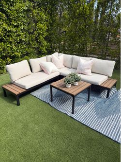 Outdoor patio corner set