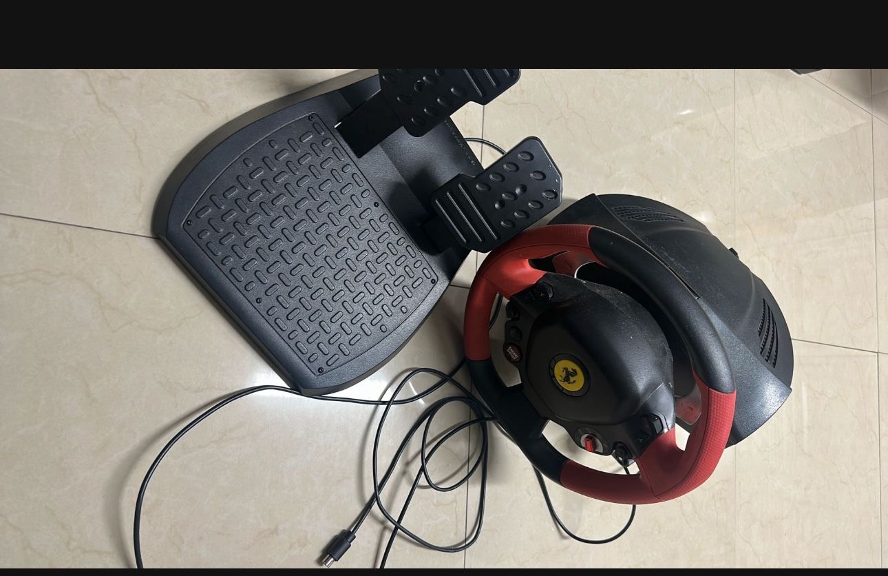 Used / Thrustmaster Ferrari 458 Spider Wheel & Pedals- Xbox/PC