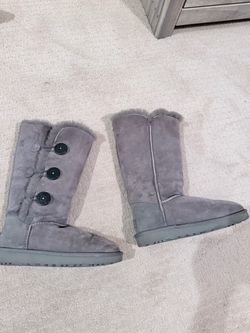 Women’s grey gray uggs boots size 7