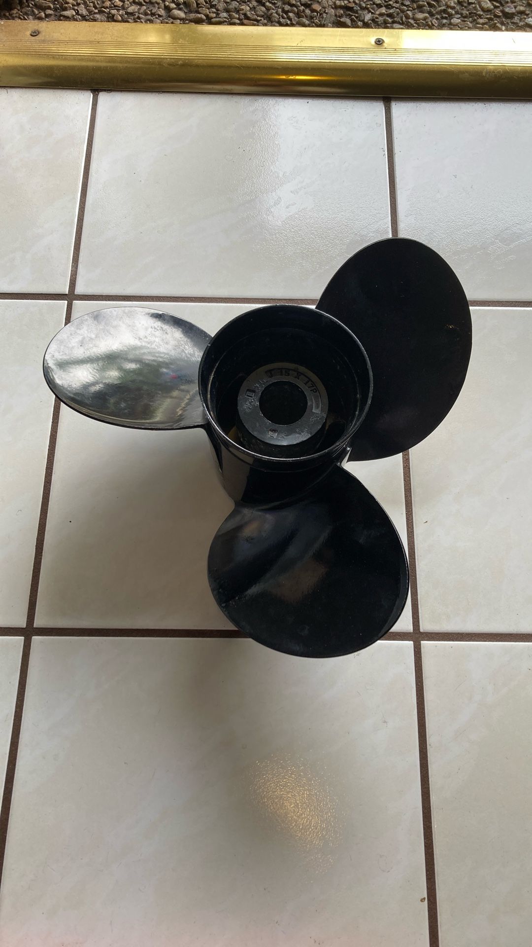 Mercury Right Aluminum Prop 15x17 ( Never Used)