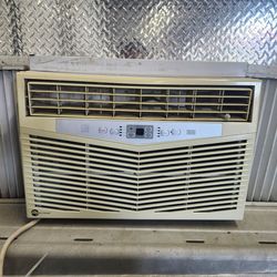 USED 8,000 BTU AC AIR CONDITIONER