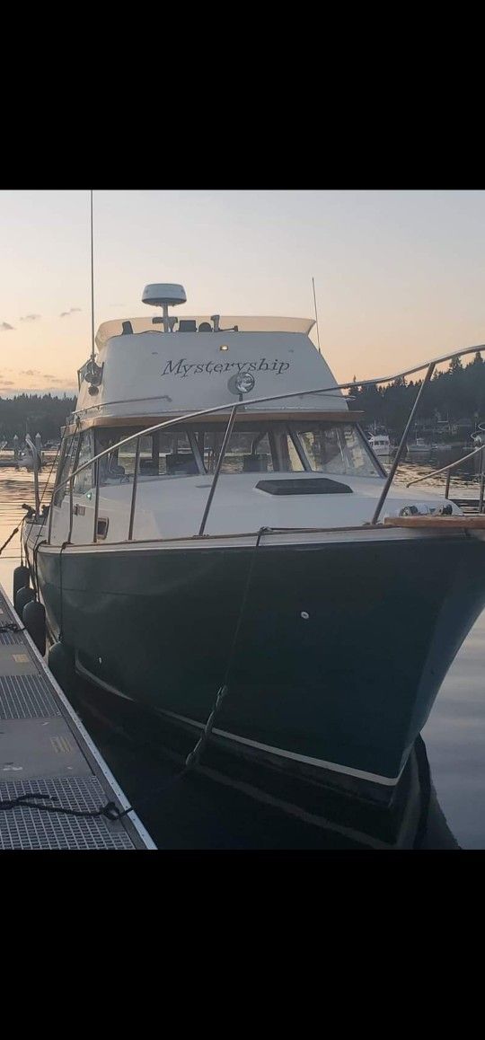 1981 Bayliner 3270 Explorer