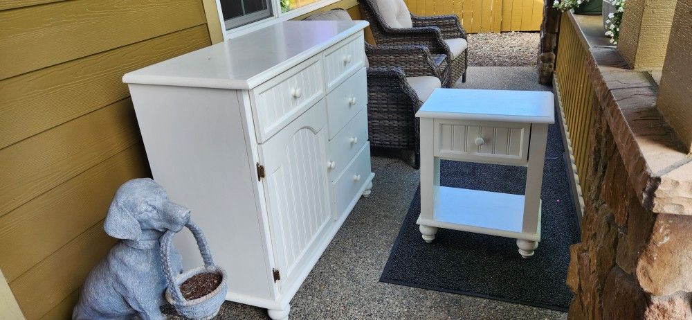 FREE Dresser With The Mirrow, Matching Bed, And Night Stand