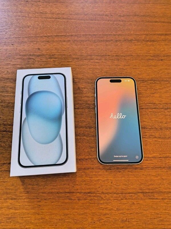 Apple iPhone 15 - 128 GB - Blue (Unlocked)