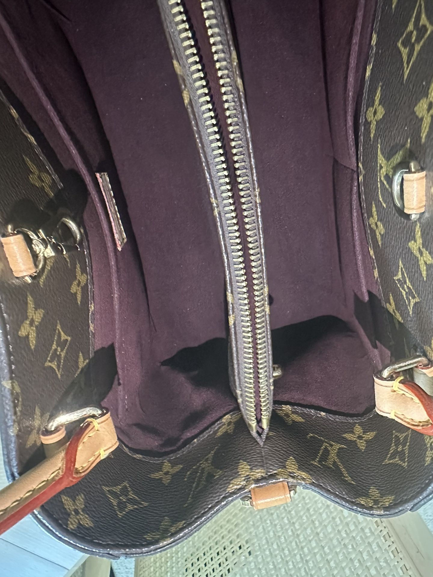 Louis Vuitton Montaigne MM Purse