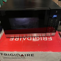 Vissani 1.7 cu. ft. 1000-Watt Over the Range Microwave in Black 