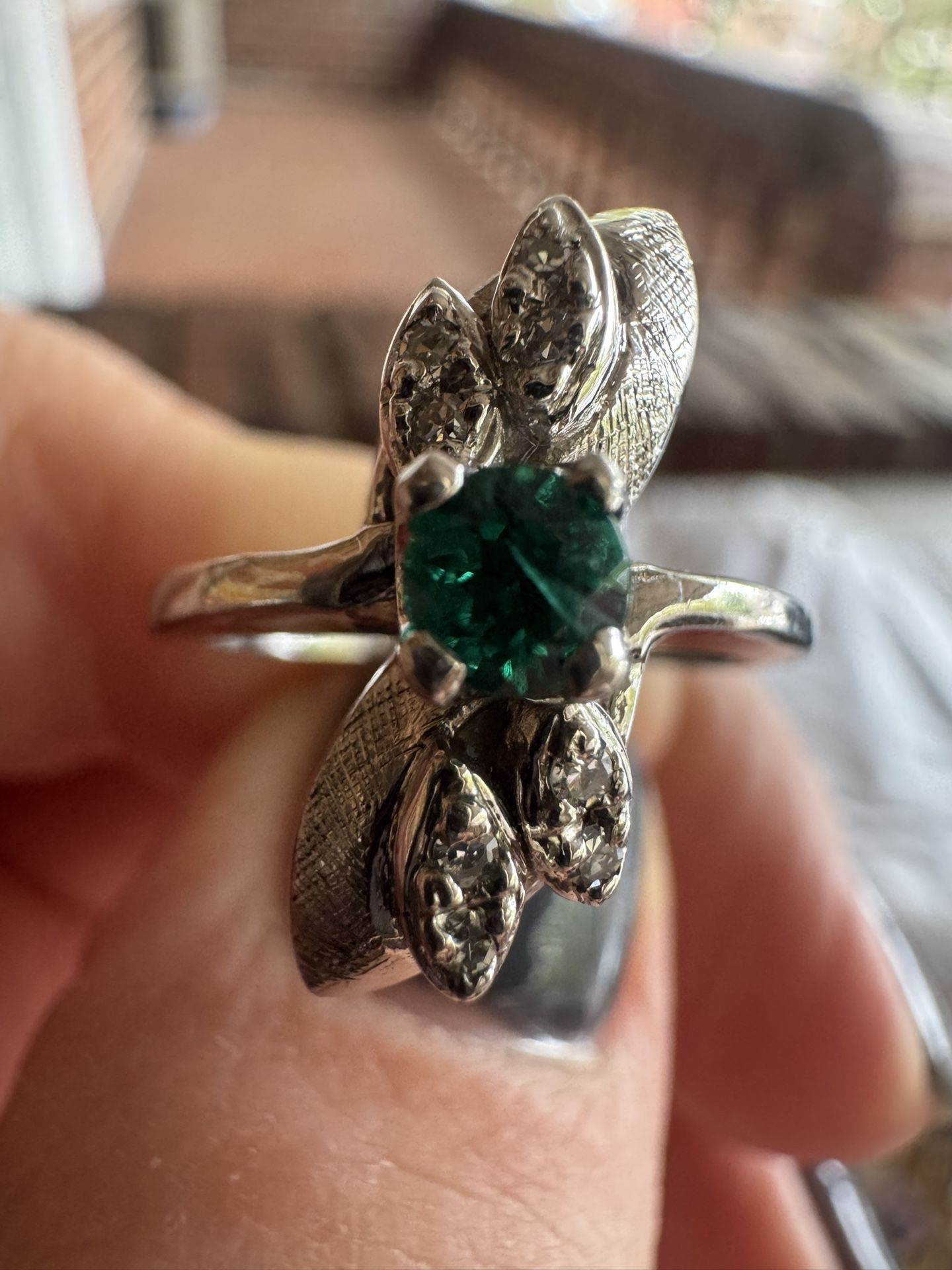 Vintage 14k White Gold Emerald & Diamond Ring 4 grams . Size 5.5 β 585 Gold