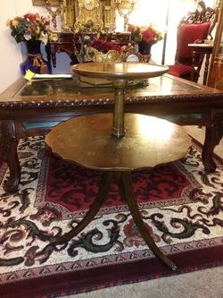 Vintage small 2 tiered clawfoot accent table 27"