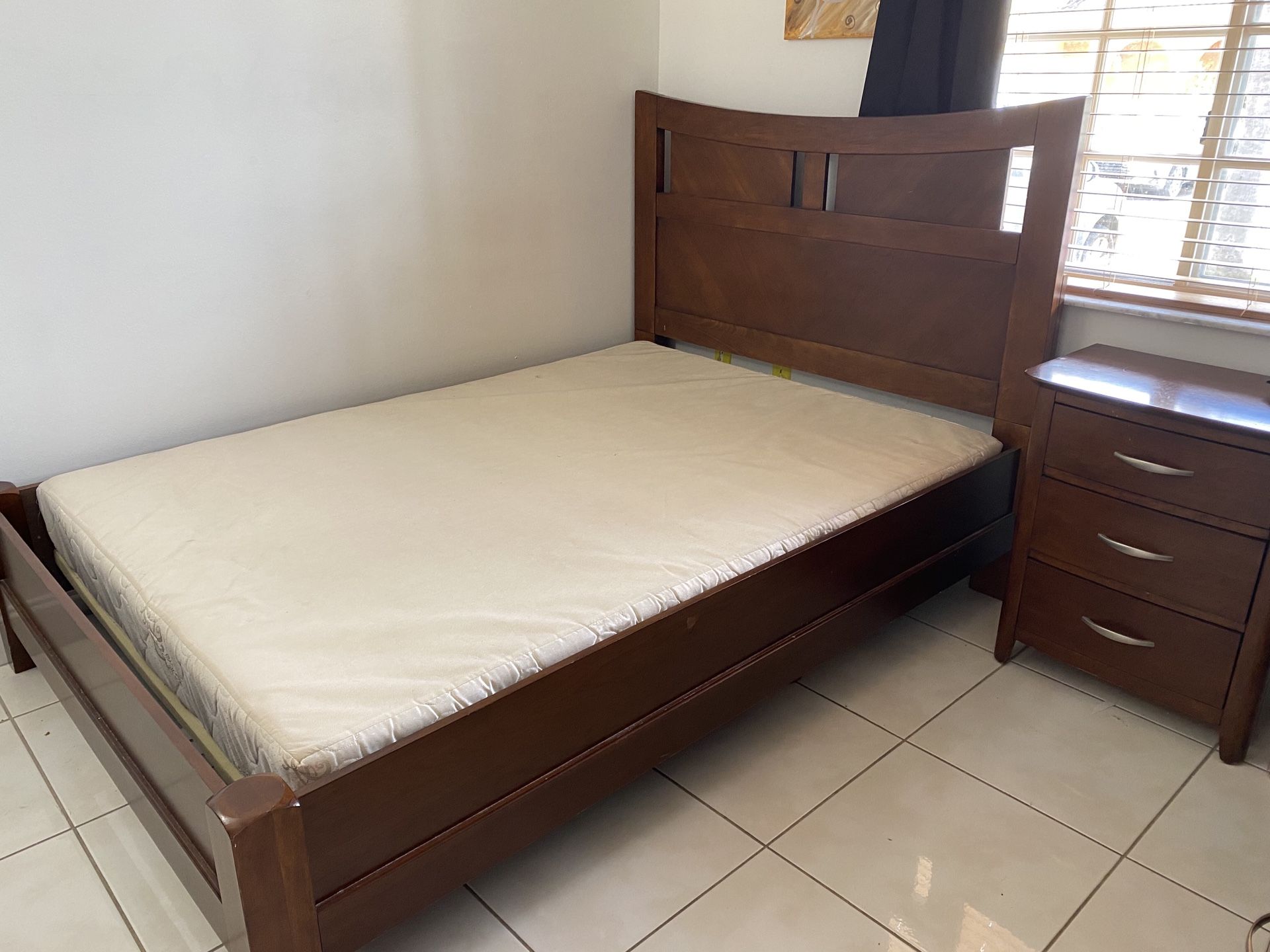 FullSize bedroom Set for Sale in Miami, FL OfferUp