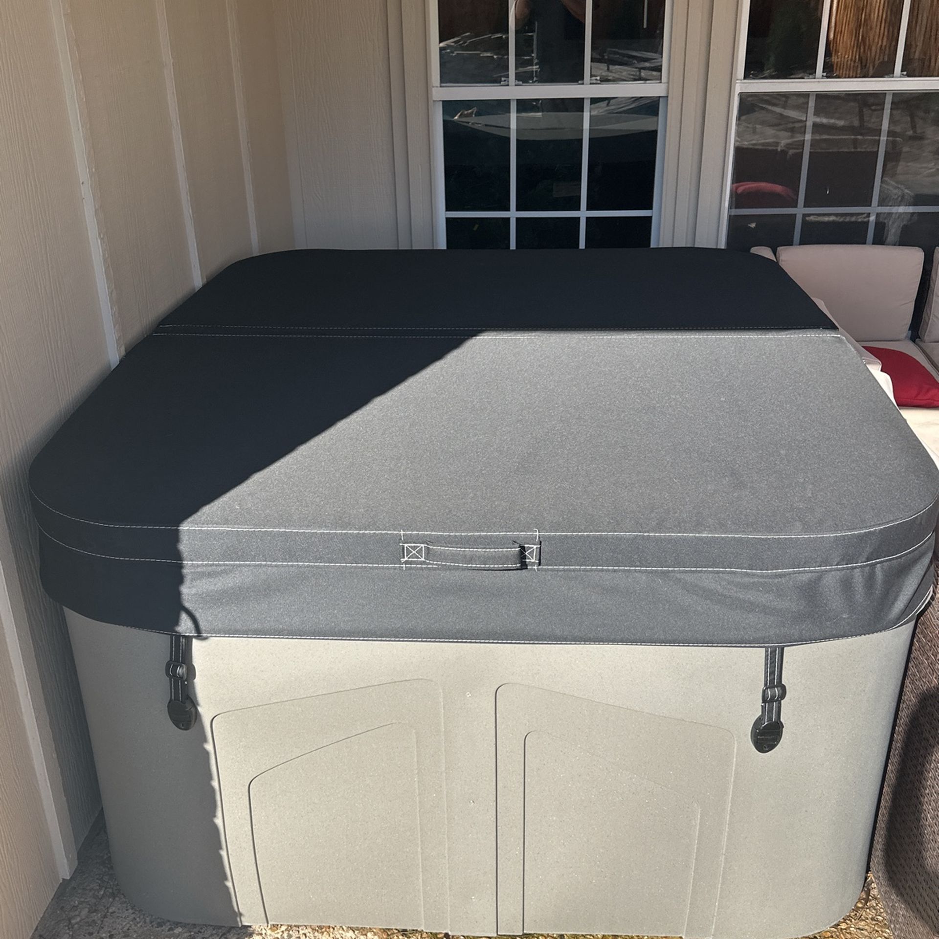 4 Person Hot Tub