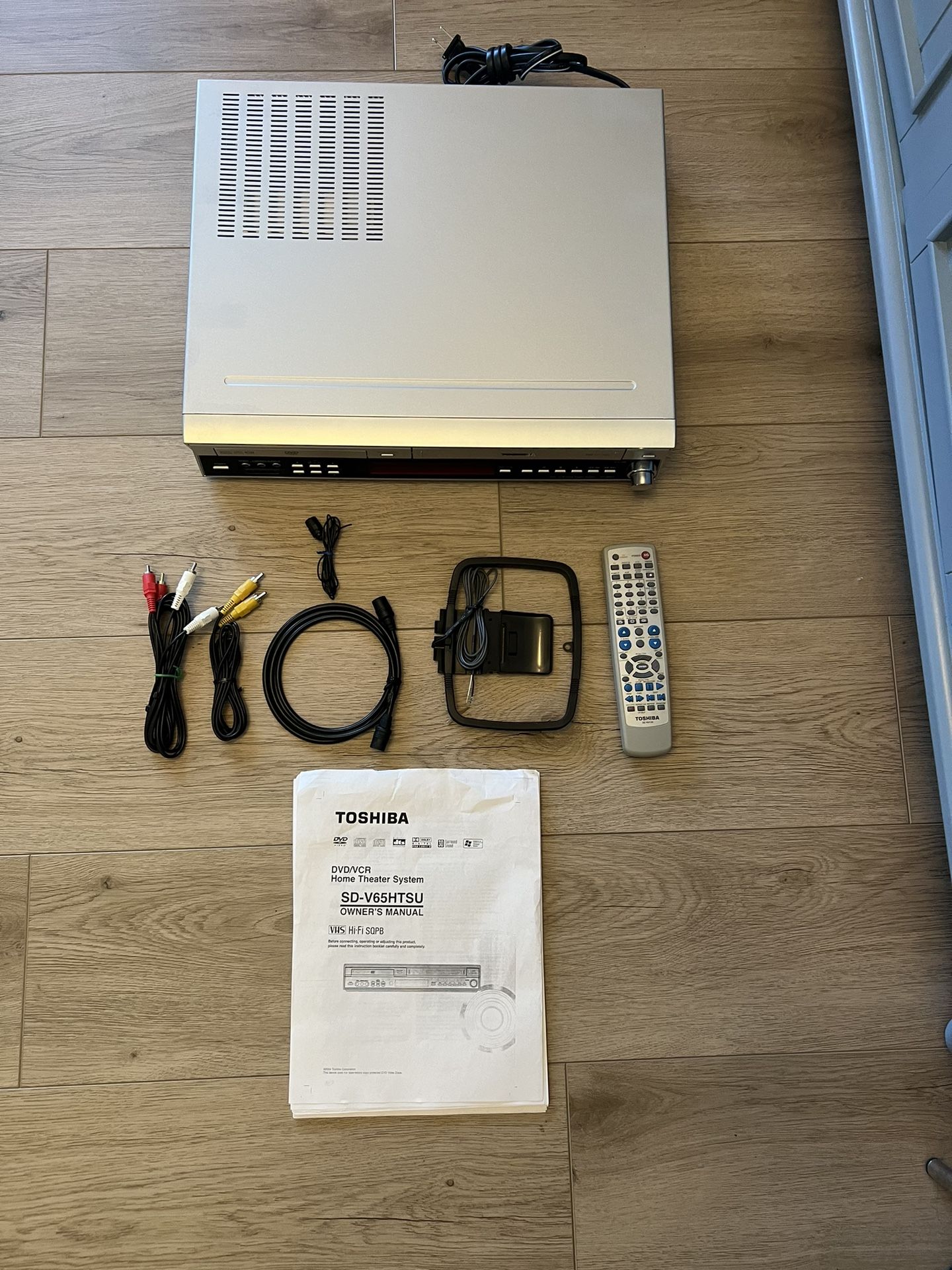 Toshiba Home Theater DVD VCR Combo SD-V55HT For Parts