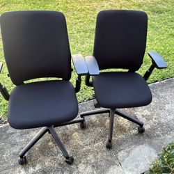 2 Matching Office Chairs 