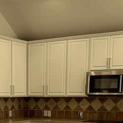 Full Set Of White Shaker Cabinets 