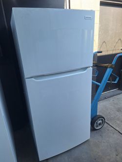 APARTMENT SIZE REFRIGERATOR (DELIVERED)