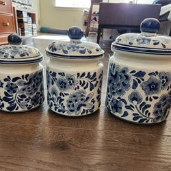 Set of 3 Centrum Ceramics 10”,9",8" Height, BLUE a& WHITE FLORAL Canister with Lid, good condition 