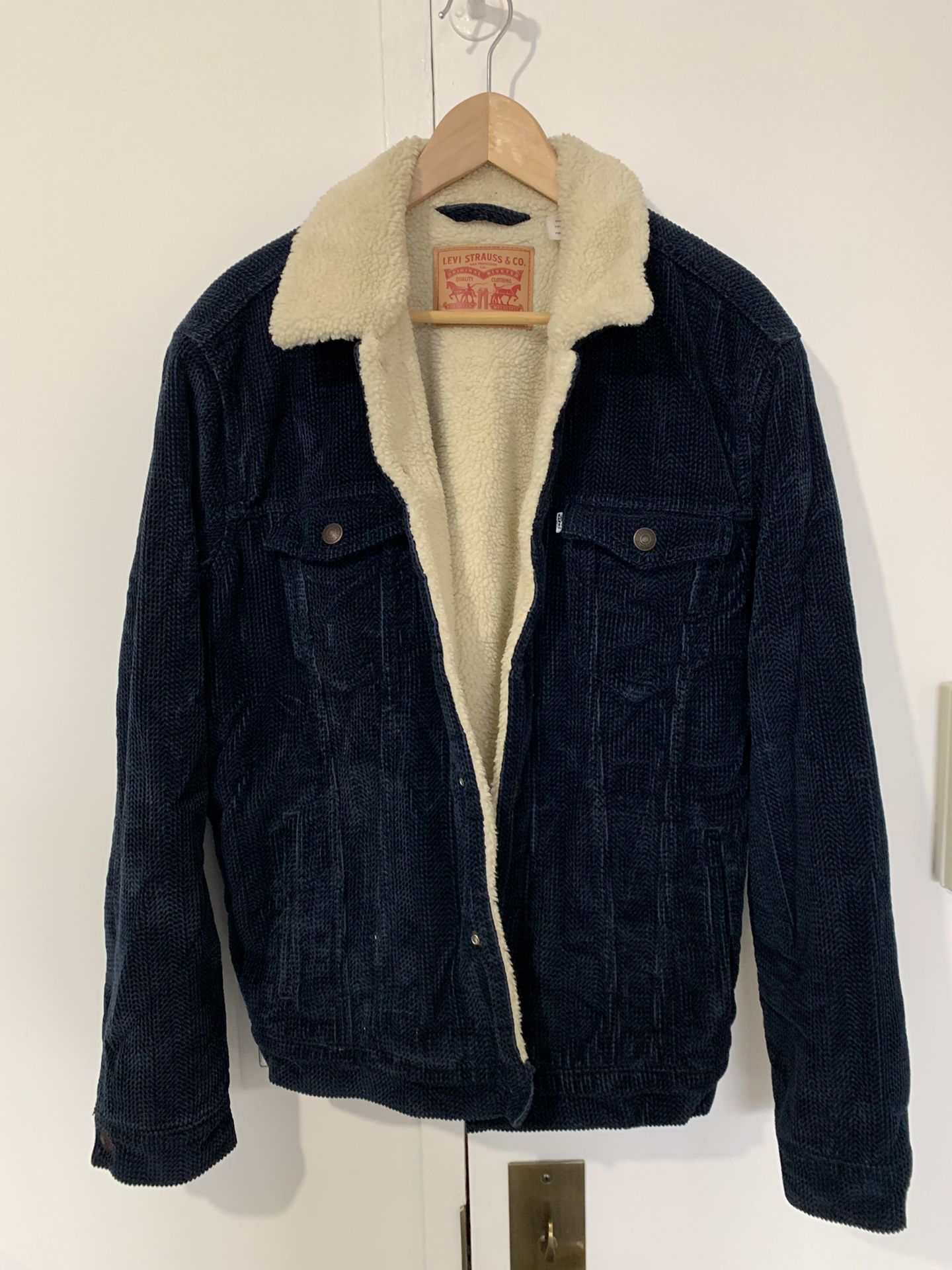 Levi’s blue corduroy Sherpa lined jacket Large