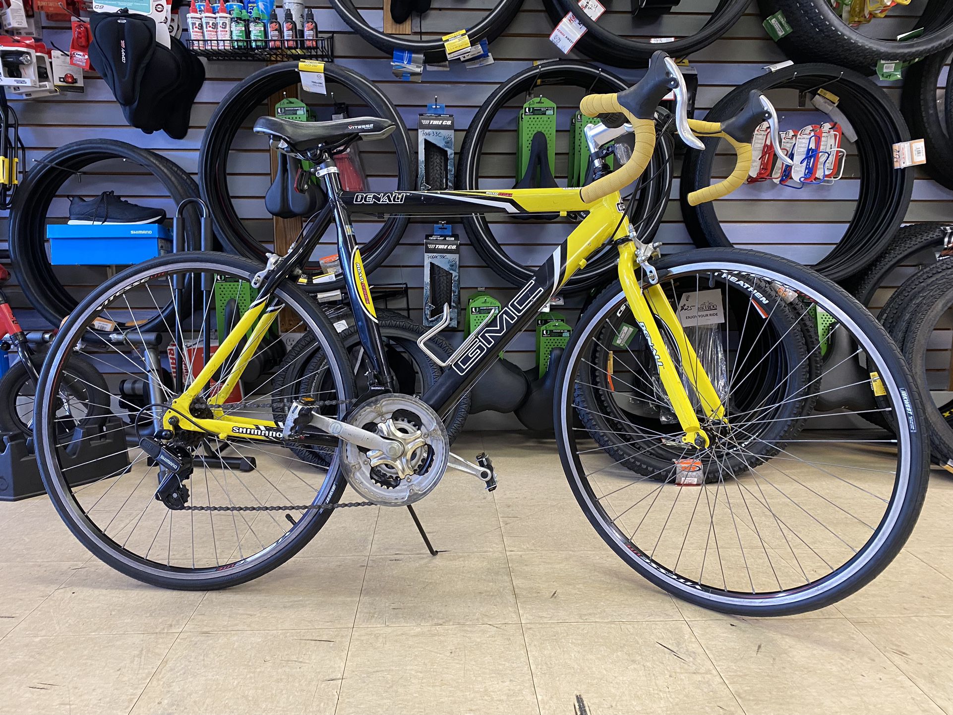 Road Bike GMC Denali, Aluminum Frame Size 23”, 21 Speeds Shimano, New Tires 700X25C, Free Delivery 