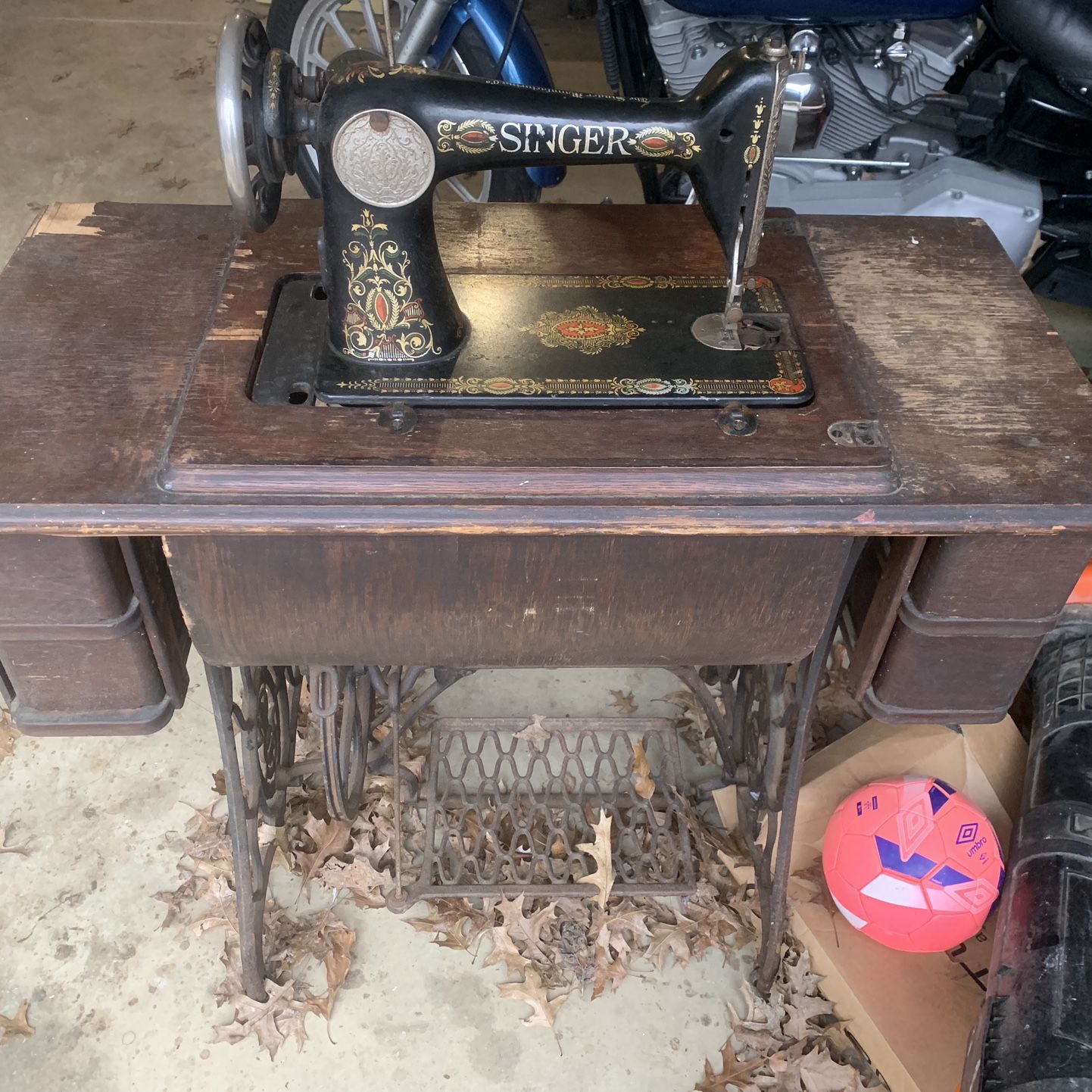 Singer Sewing Machine Table 