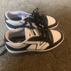 New Vans Women’s 6.5 Men’s 5.0