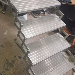 Aluminum folding stairs
