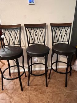 Set of 3 Swivel Bar Stools