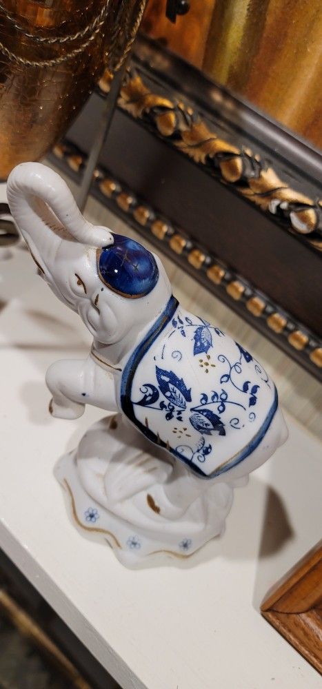 Beautiful 1960's VINTAGE PORCELAIN ELEPHANT