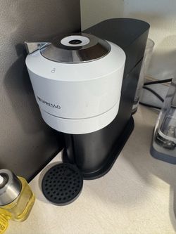 Nespresso Vertuo Next machine excellent condition