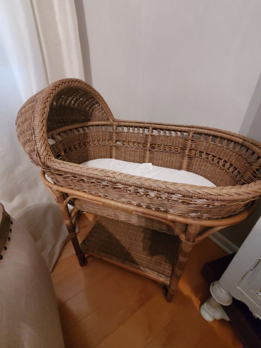 Pottery barn Baby Bassinet Whicker Brown Natural